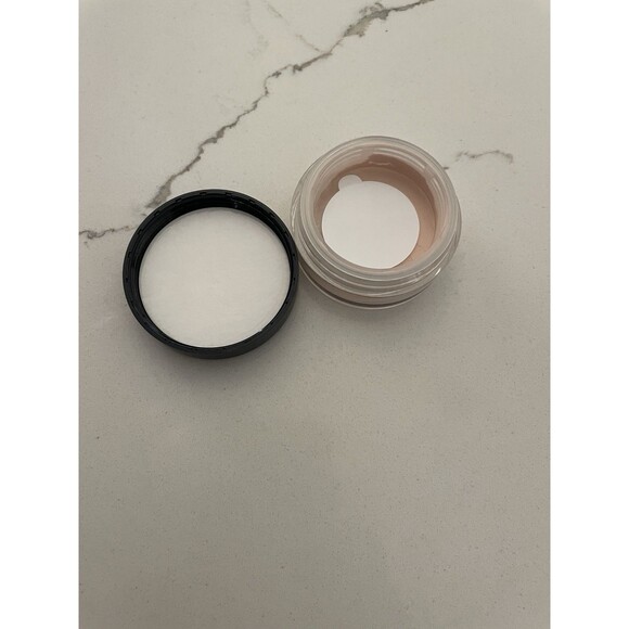 bareMinerals Mineral Veil 36078 Finishing Powder 0.06 Oz - Picture 3 of 3